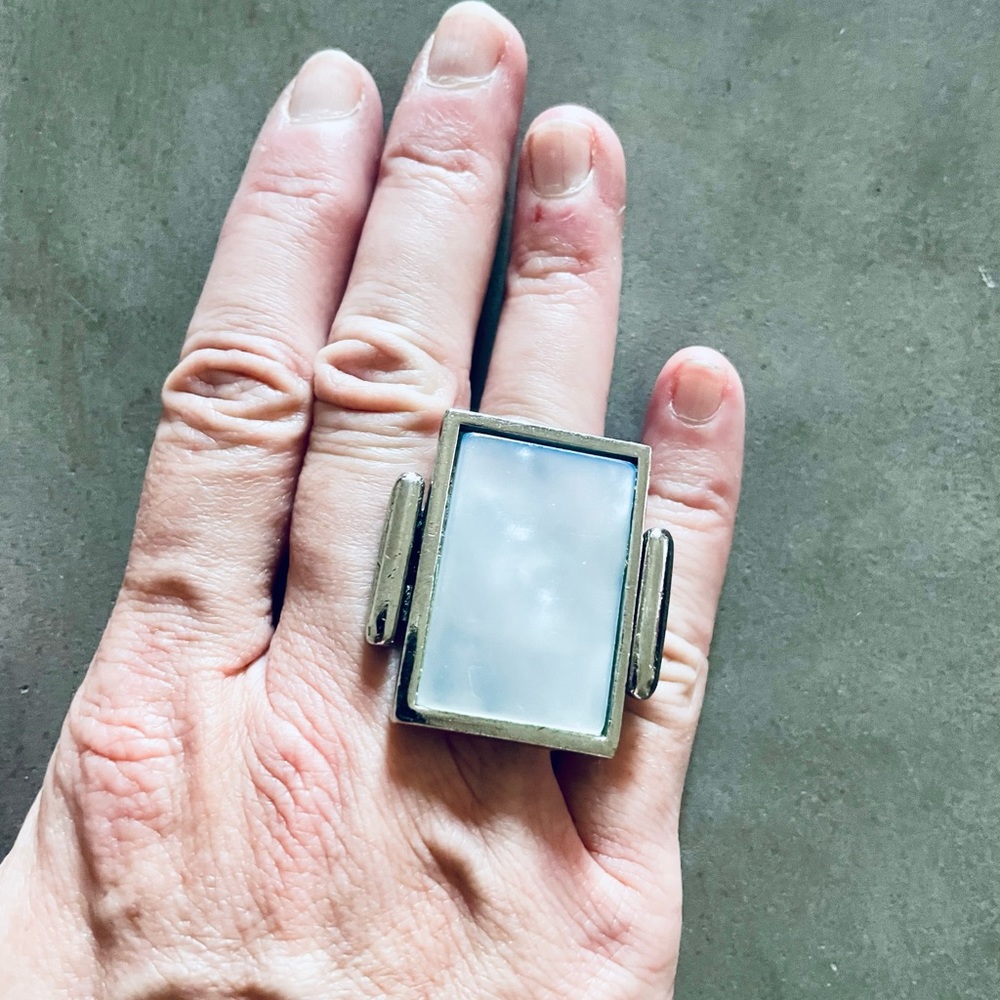 Iridescent stone ring - Picture 5 of 6